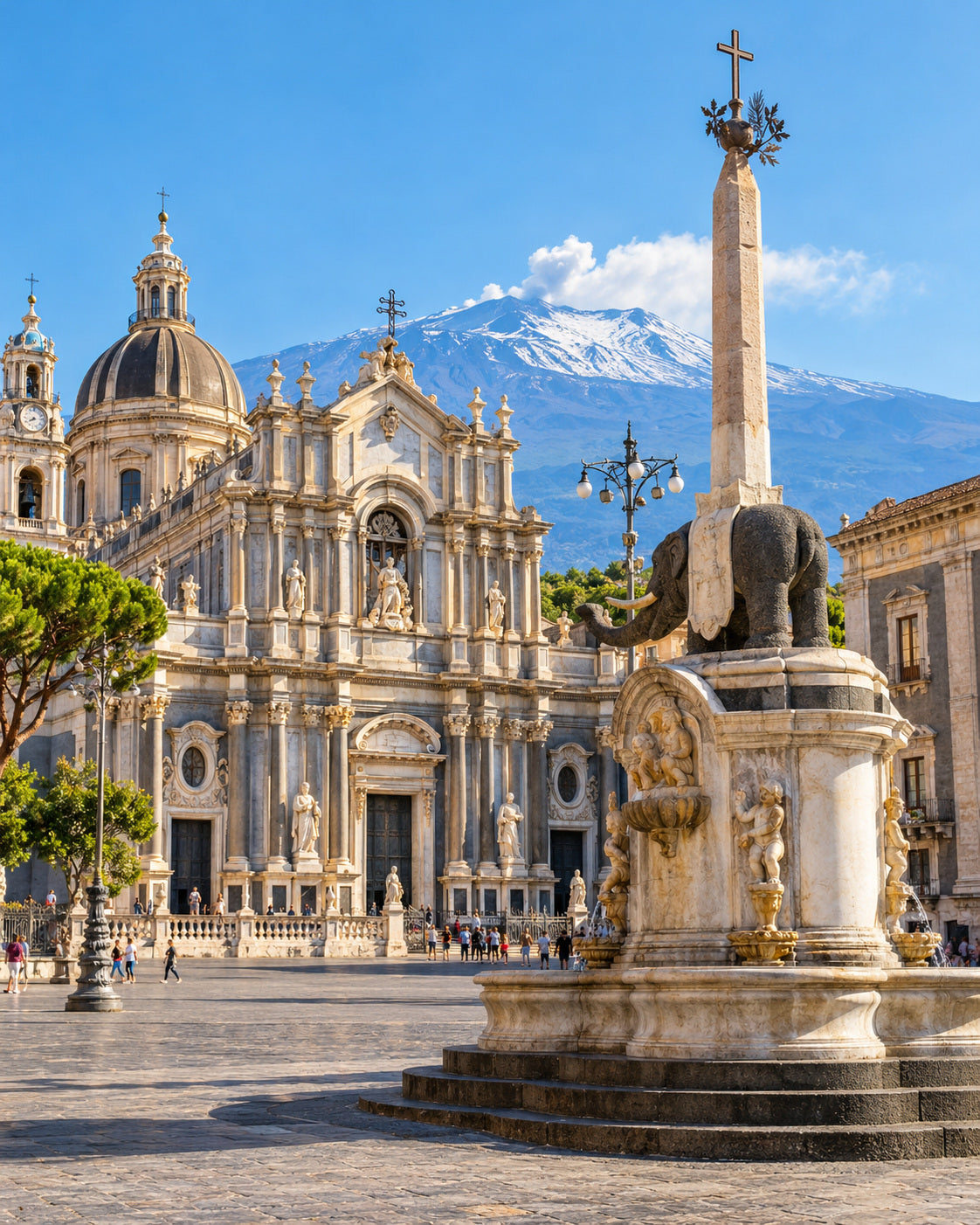 Catania: catania Piazza del Duomo with Elephant Fountain, baroque cathedral and Mount Etna in distant clear view